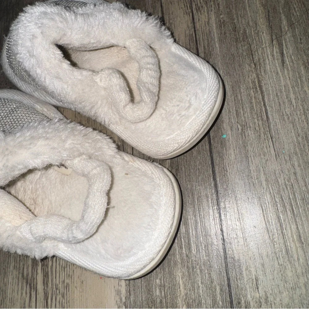 ☀️6/$20☀️ Kids' Cozy Ivory Shimmer Slippers